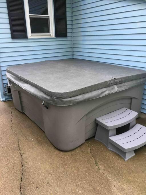 Caddy Corner Has A Hot Tub Just Outside Of Town Villa French Lick Eksteriør bilde